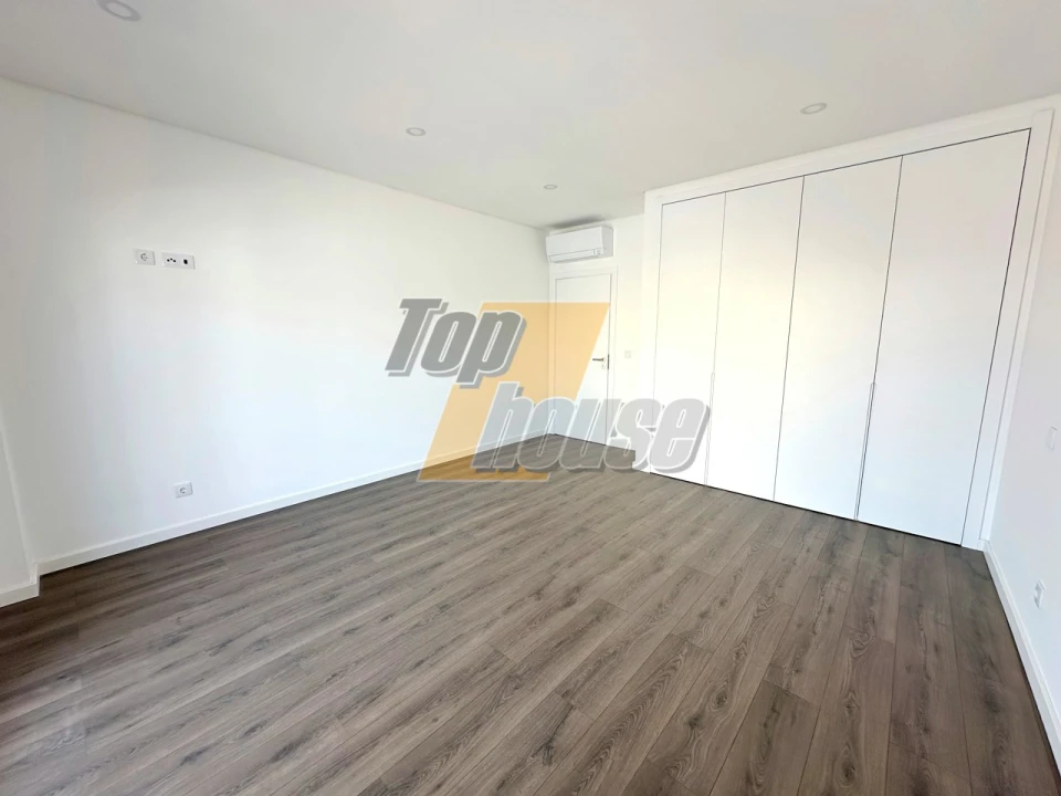 Moradia T4 para Venda em Charneca de Caparica e Sobreda Foto 13