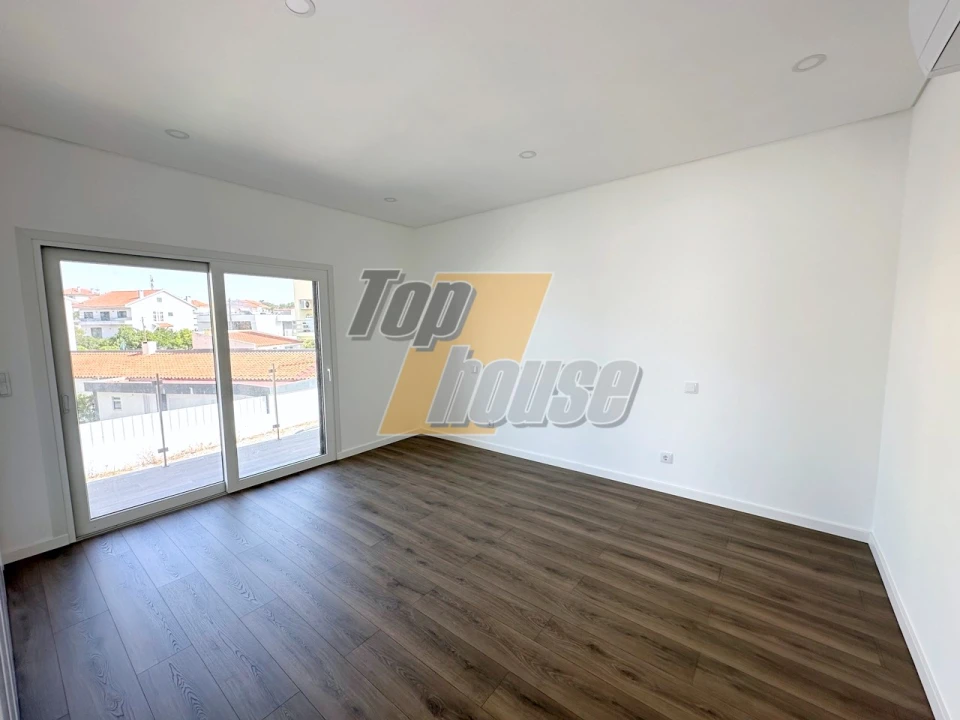 Moradia T4 para Venda em Charneca de Caparica e Sobreda Foto 18