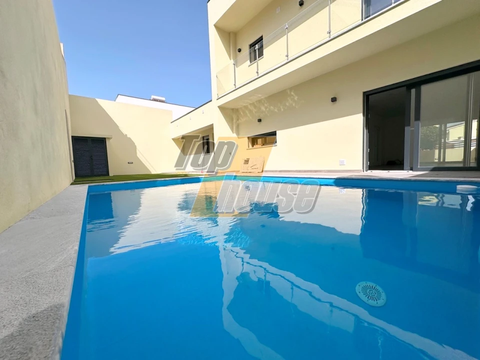 Moradia T4 para Venda em Charneca de Caparica e Sobreda Foto 23