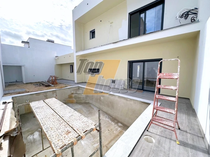 Moradia T4 para Venda em Charneca de Caparica e Sobreda