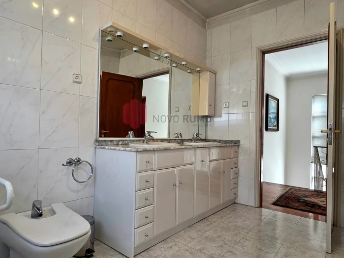 Moradia T6 para Venda em Nogueira e Silva Escura Foto 27