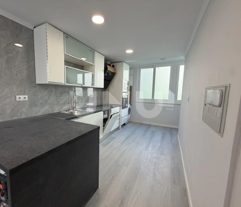 Apartamento T2 para Venda em Benfica Foto 4