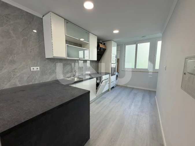 Apartamento T2 para Venda em Benfica Foto 1