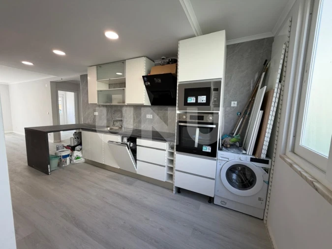 Apartamento T2 para Venda em Benfica Foto 5