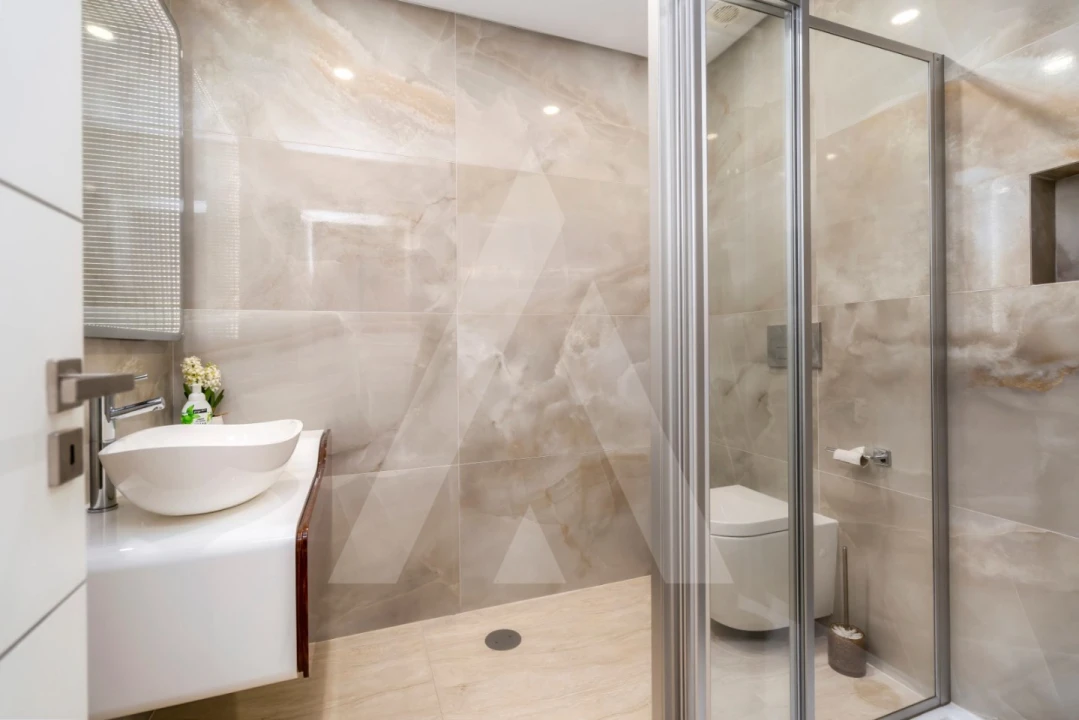 Moradia T4 para Venda em Quarteira Foto 41