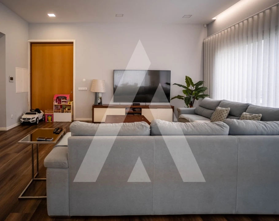 Moradia T3 para Venda em Oliveirinha Foto 4