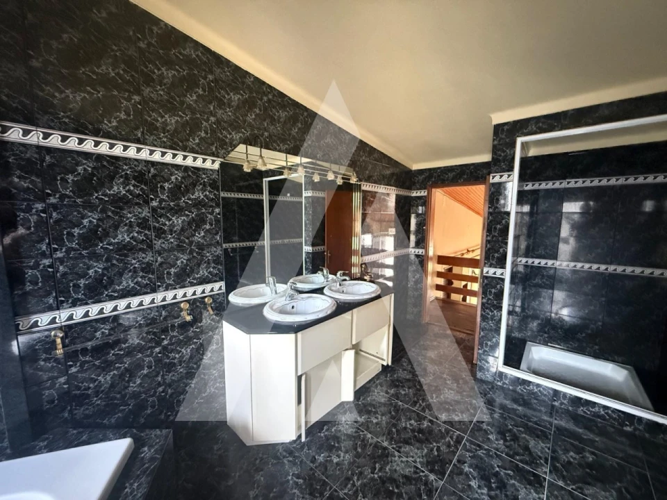 Moradia T3 para Venda em Batalha Foto 24