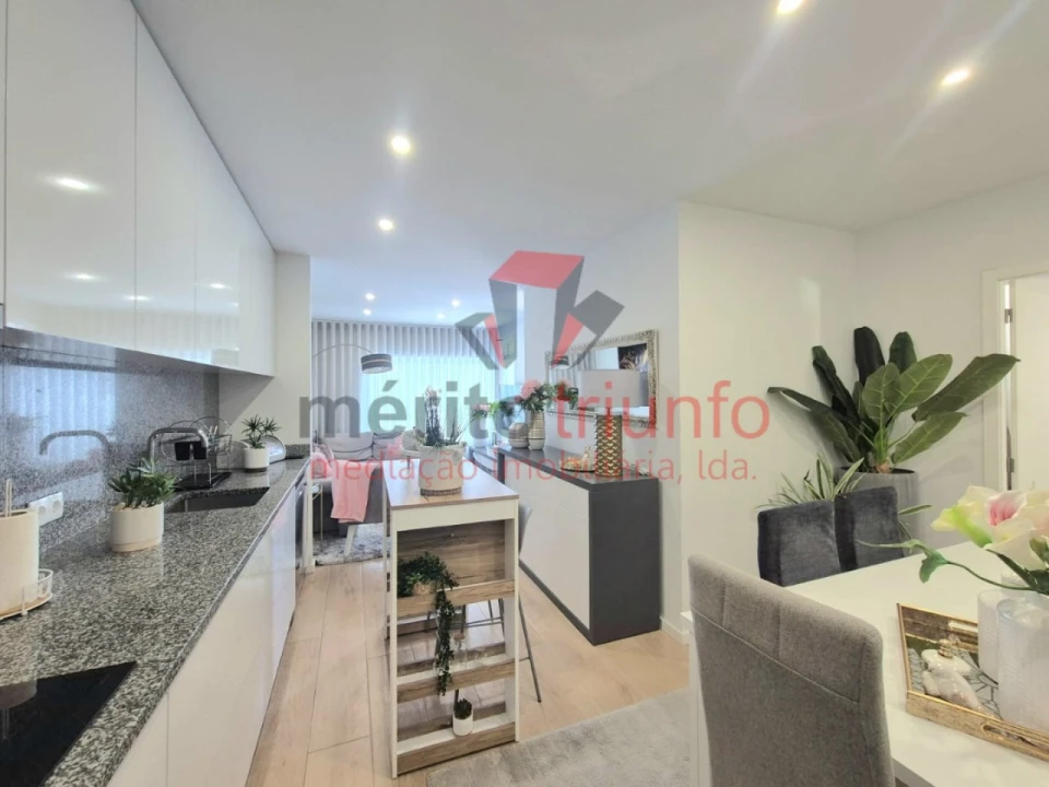 Apartamento para Venda em Selho (São Jorge) Foto 9