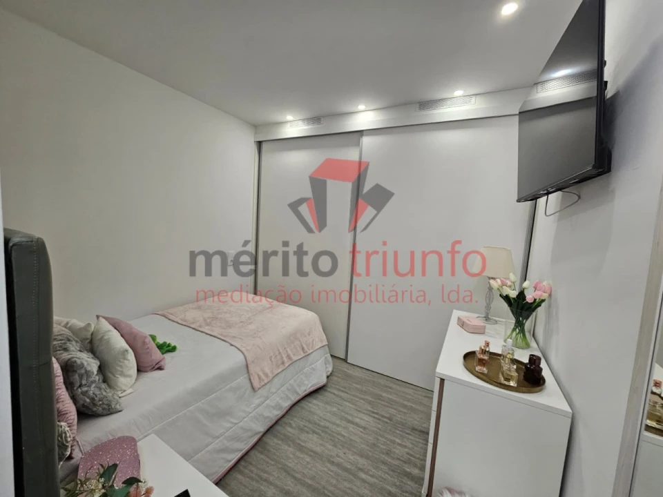 Apartamento para Venda em Selho (São Jorge) Foto 14
