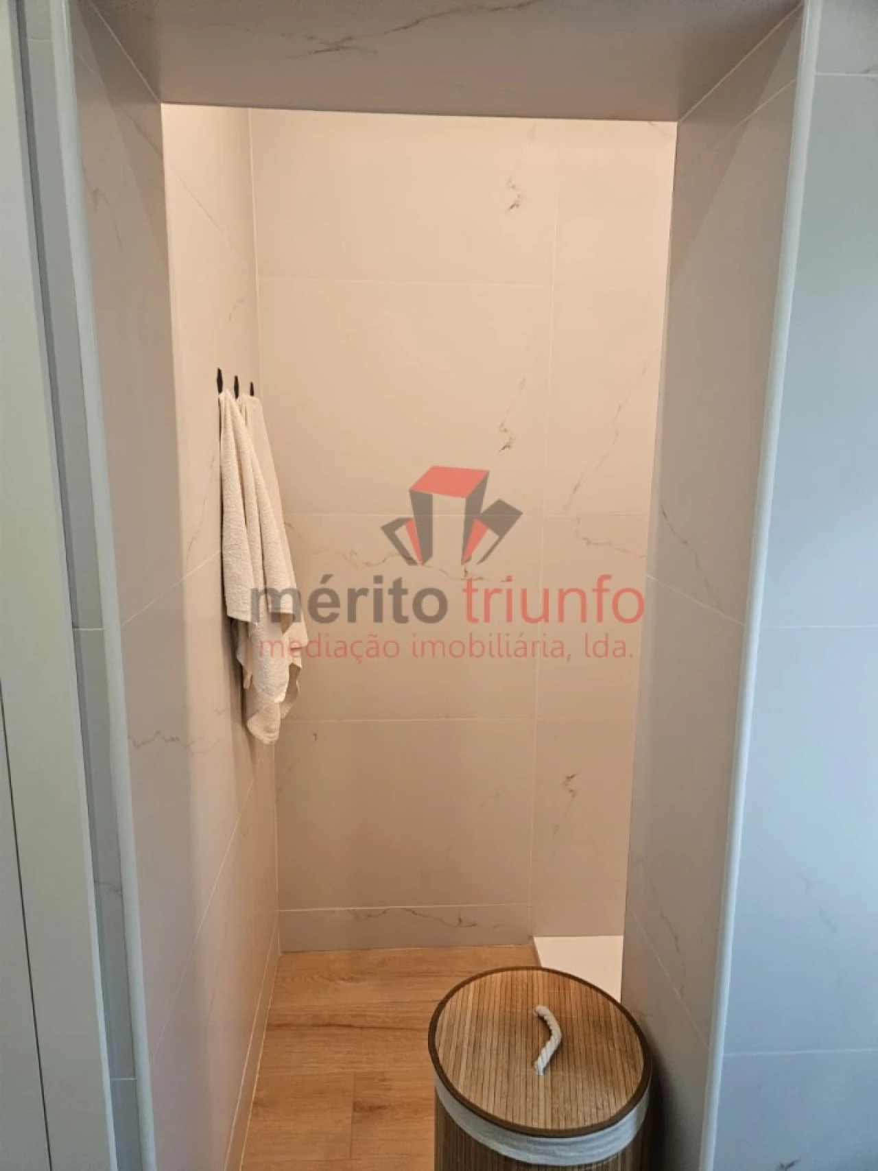 Apartamento para Venda em Selho (São Jorge) Foto 30