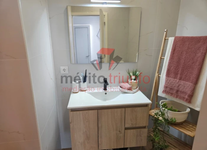 Apartamento para Venda em Selho (São Jorge) Foto 27