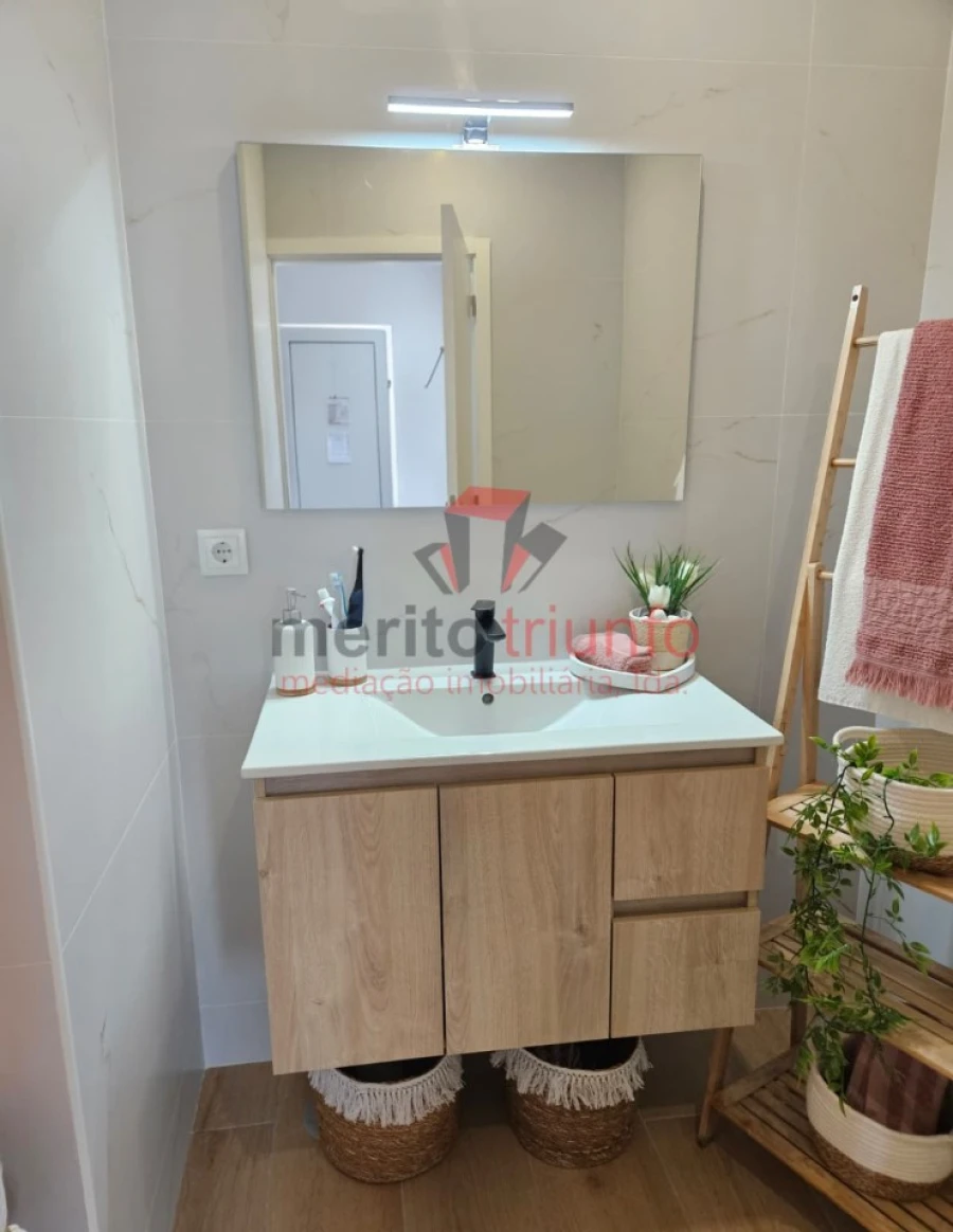 Apartamento para Venda em Selho (São Jorge) Foto 28