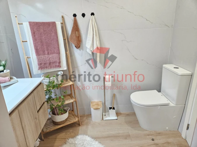 Apartamento para Venda em Selho (São Jorge) Foto 29