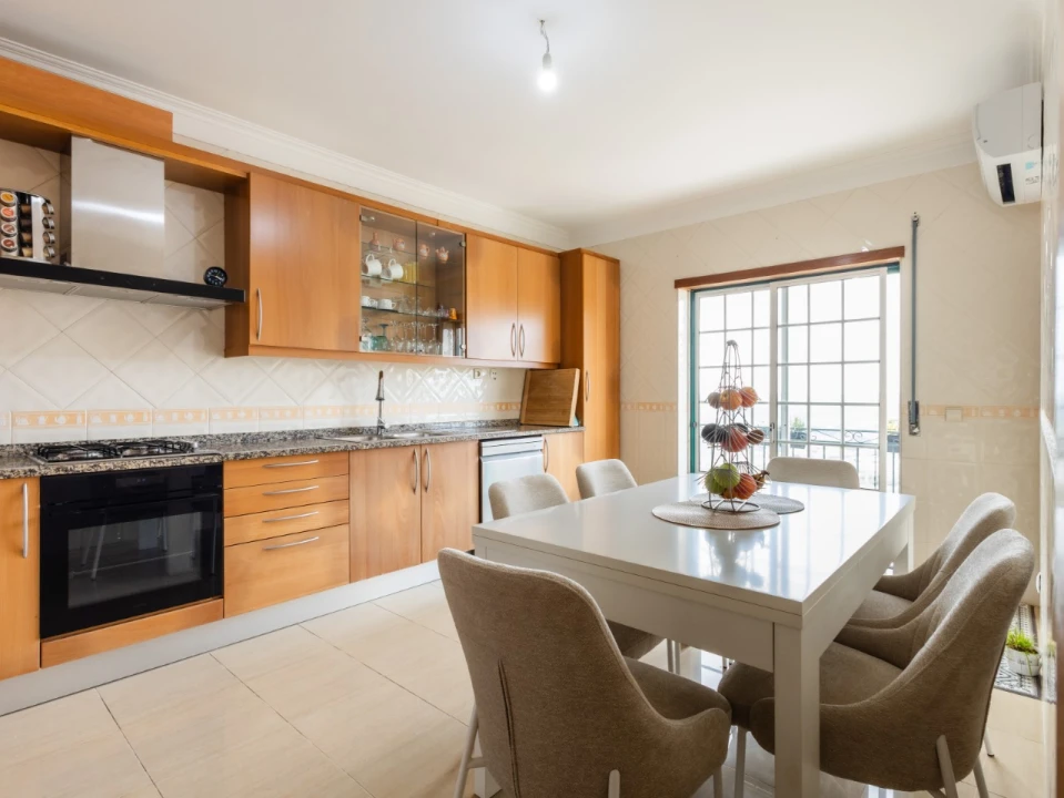 Apartamento T3 para Venda em Trouxemil e Torre de Vilela Foto 2