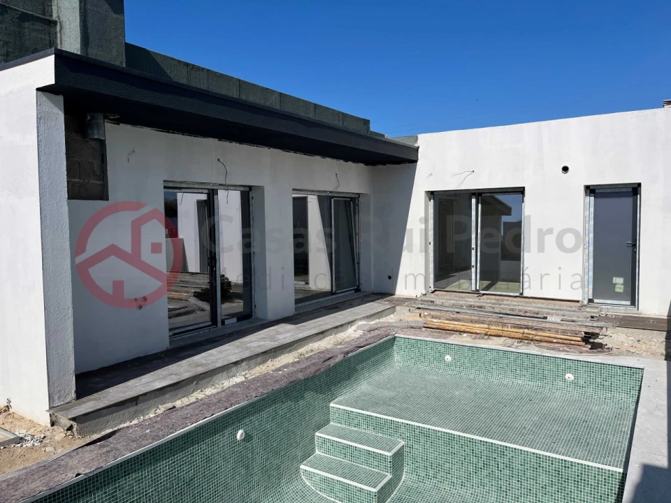 Moradia T4 para Venda em Fernao Ferro Foto 1
