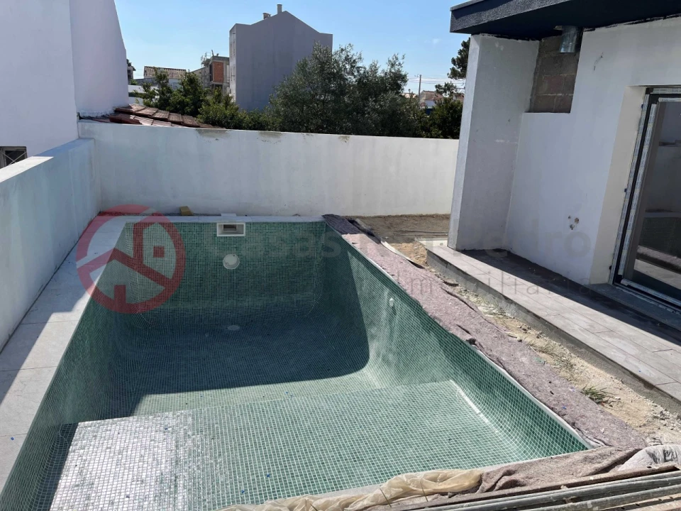 Moradia T4 para Venda em Fernao Ferro Foto 8