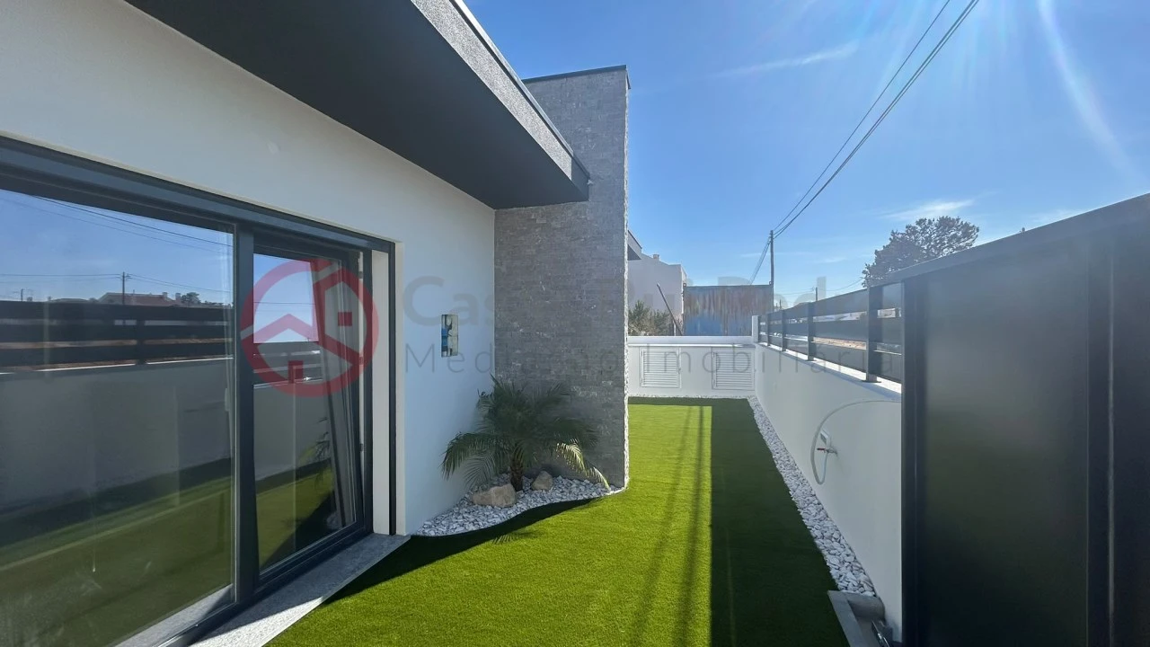 Moradia T4 para Venda em Fernao Ferro Foto 2