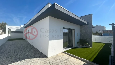 Moradia T4 para Venda em Fernao Ferro