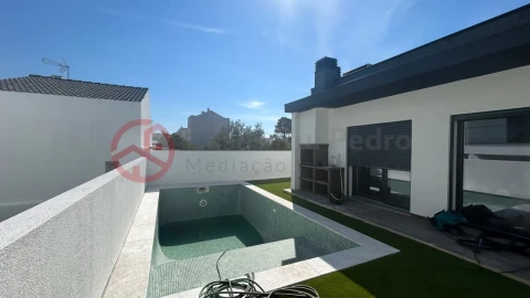 Moradia T4 para Venda em Fernao Ferro