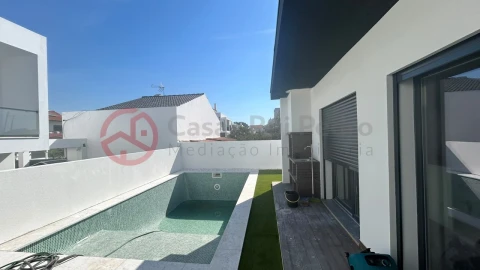 Moradia T4 para Venda em Fernao Ferro