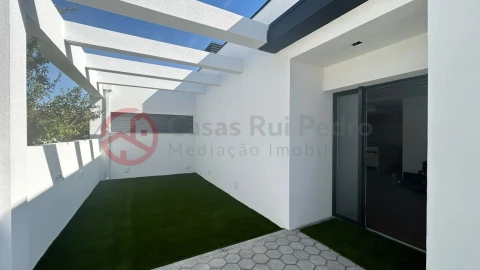 Moradia T4 para Venda em Fernao Ferro