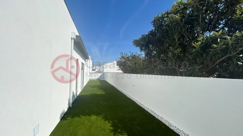 Moradia T4 para Venda em Fernao Ferro