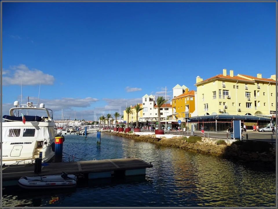 Moradia T4 para Venda em Quarteira Foto 12