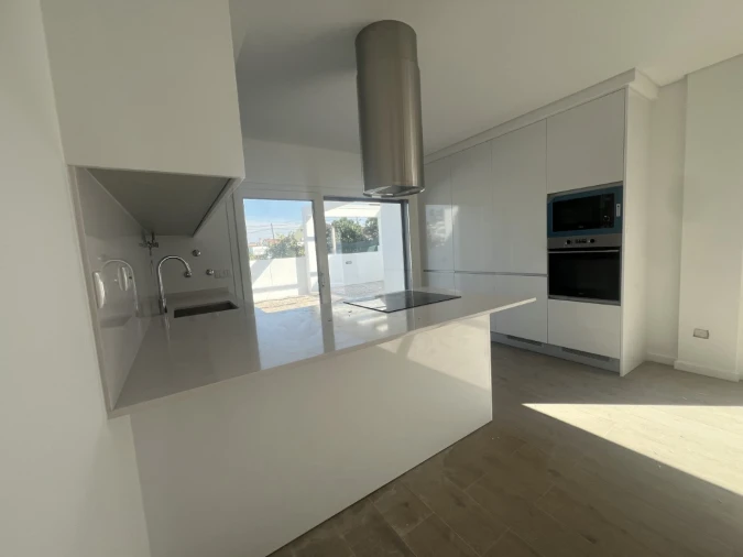 Moradia T4 para Venda em Fernao Ferro Foto 4