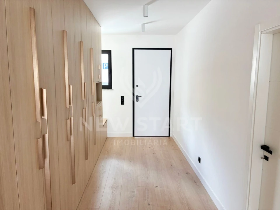 Moradia T3 para Venda em Quelfes Foto 9