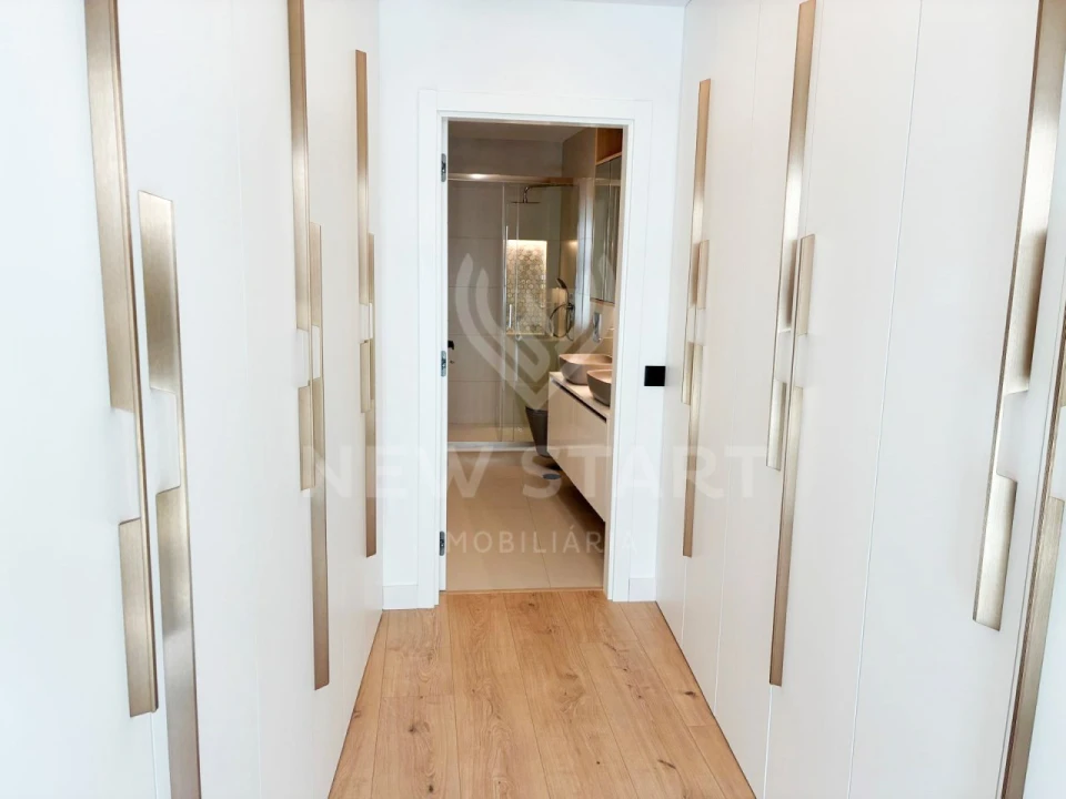 Moradia T3 para Venda em Quelfes Foto 13