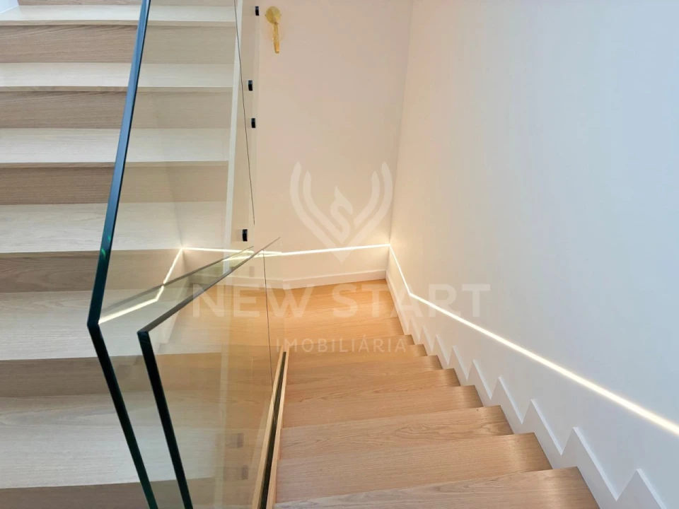 Moradia T3 para Venda em Quelfes Foto 15