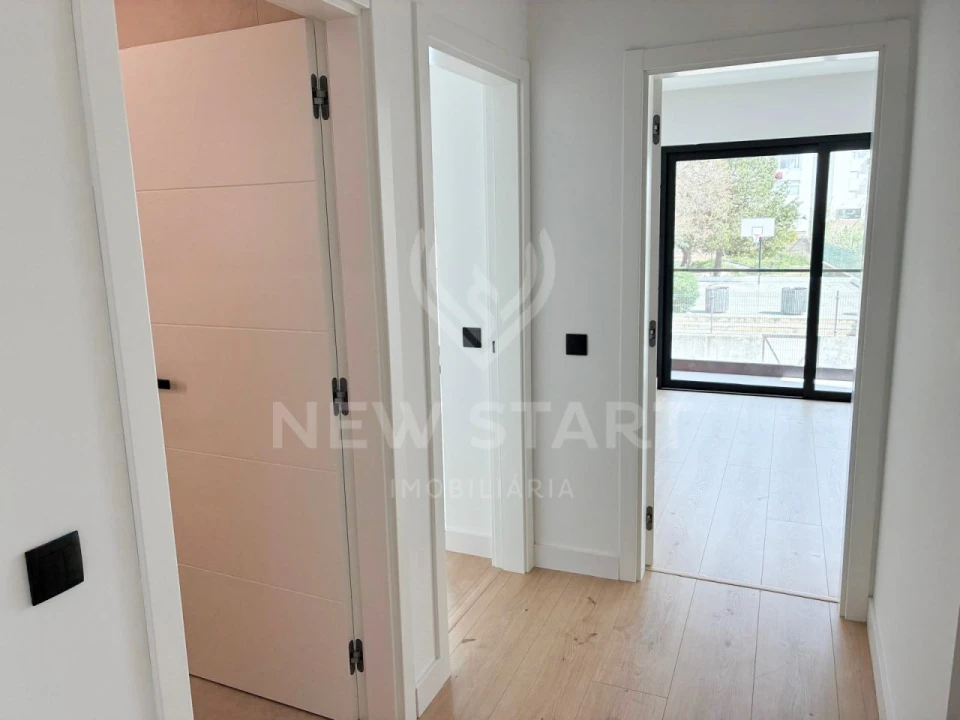 Moradia T3 para Venda em Quelfes Foto 17