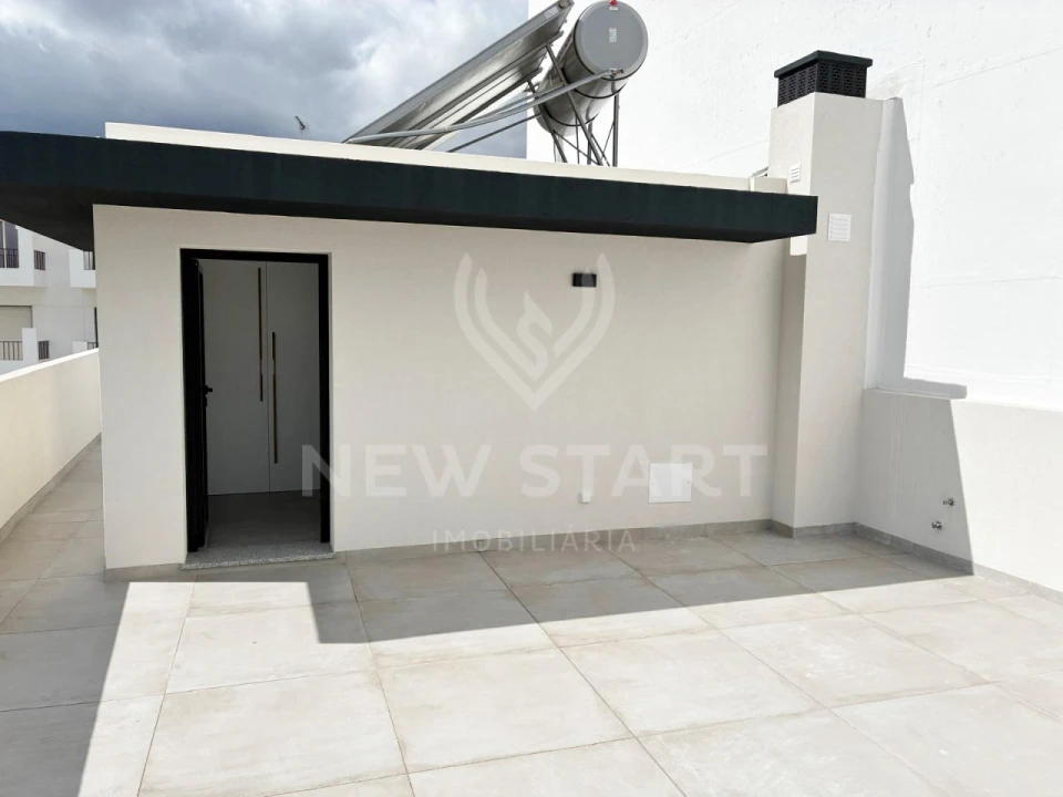 Moradia T3 para Venda em Quelfes Foto 24