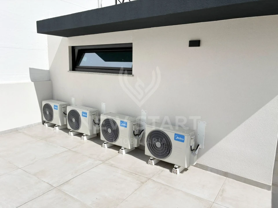 Moradia T3 para Venda em Quelfes Foto 25