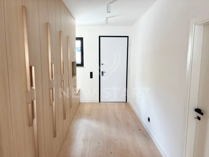 Moradia T3 para Venda em Quelfes Foto 9