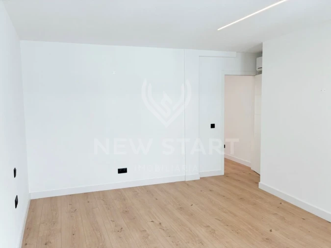 Moradia T3 para Venda em Quelfes Foto 11