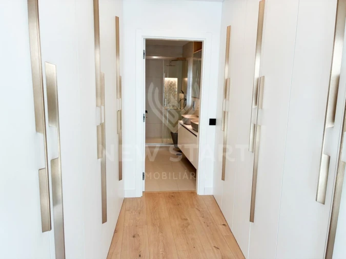 Moradia T3 para Venda em Quelfes Foto 13