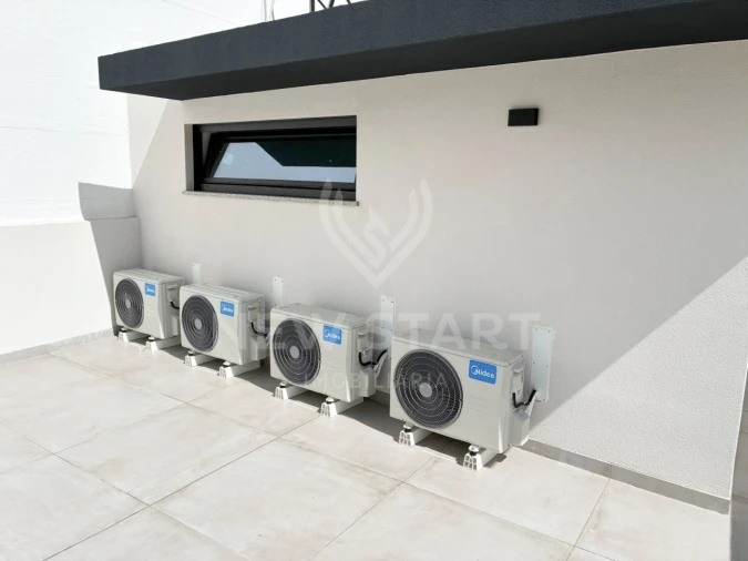 Moradia T3 para Venda em Quelfes Foto 25