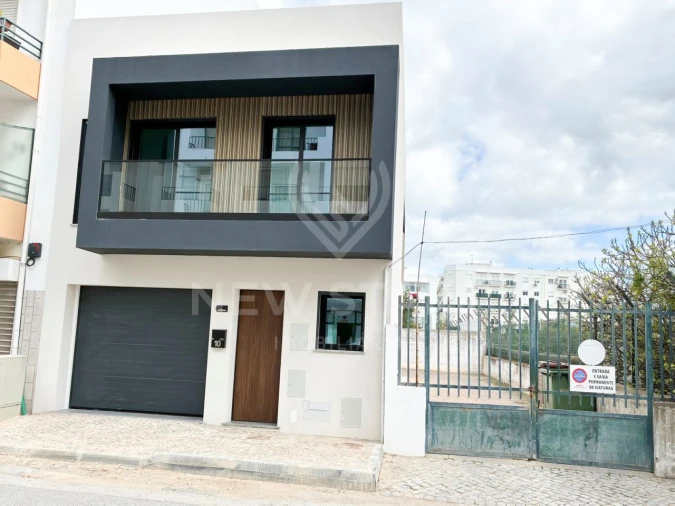 Moradia T3 para Venda em Quelfes Foto 26