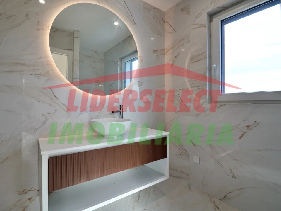 Moradia T4 para Venda em Silveira Foto 19