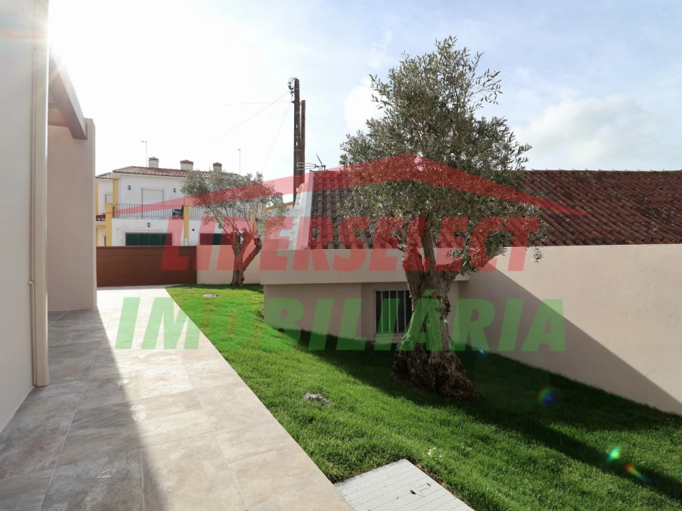 Moradia T3 para Venda em Silveira Foto 23