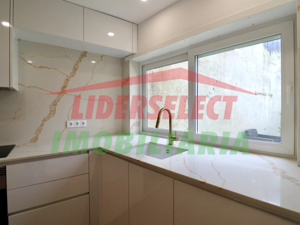 Apartamento T2 para Venda em Malveira e São Miguel de Alcainça Foto 3