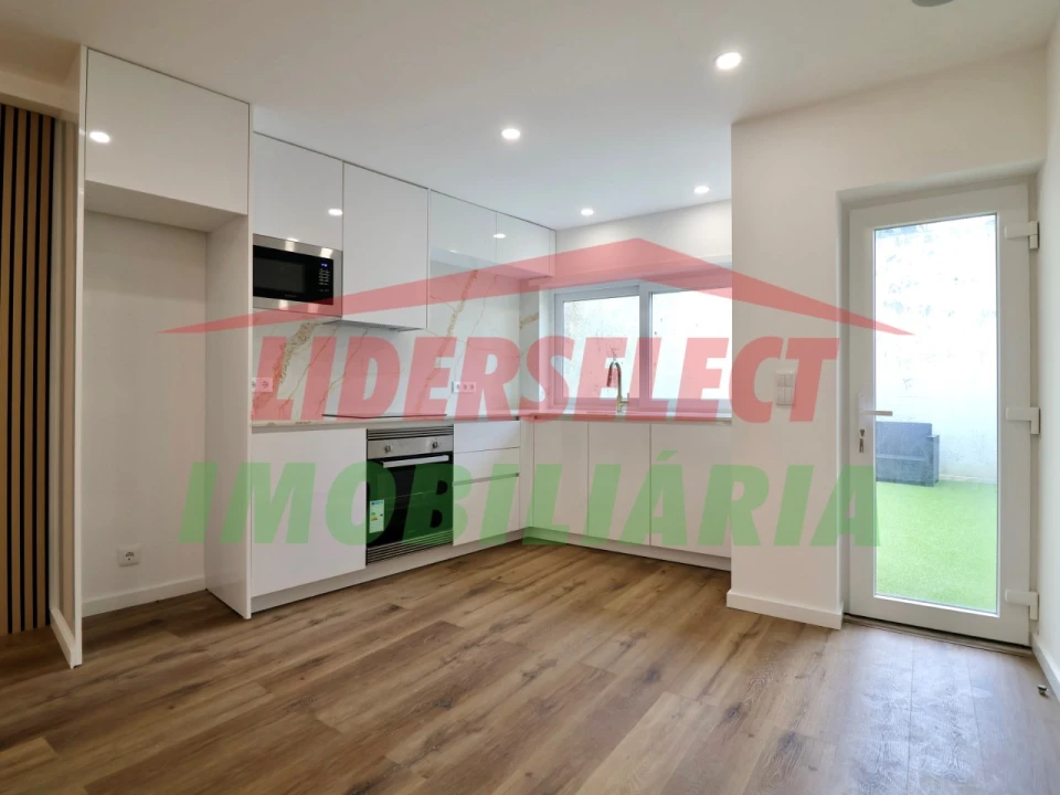 Apartamento T2 para Venda em Malveira e São Miguel de Alcainça Foto 4