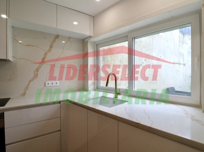 Apartamento T2 para Venda em Malveira e São Miguel de Alcainça Foto 3