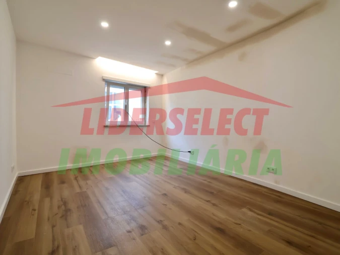 Apartamento T2 para Venda em Malveira e São Miguel de Alcainça Foto 16