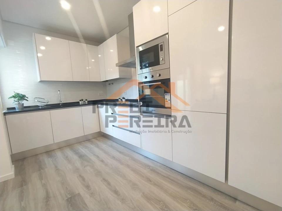Apartamento T3 para Venda em Benfica Foto 1