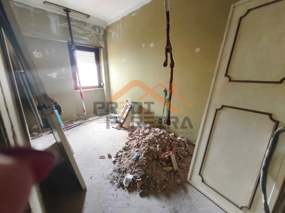 Apartamento T3 para Venda em Benfica Foto 3