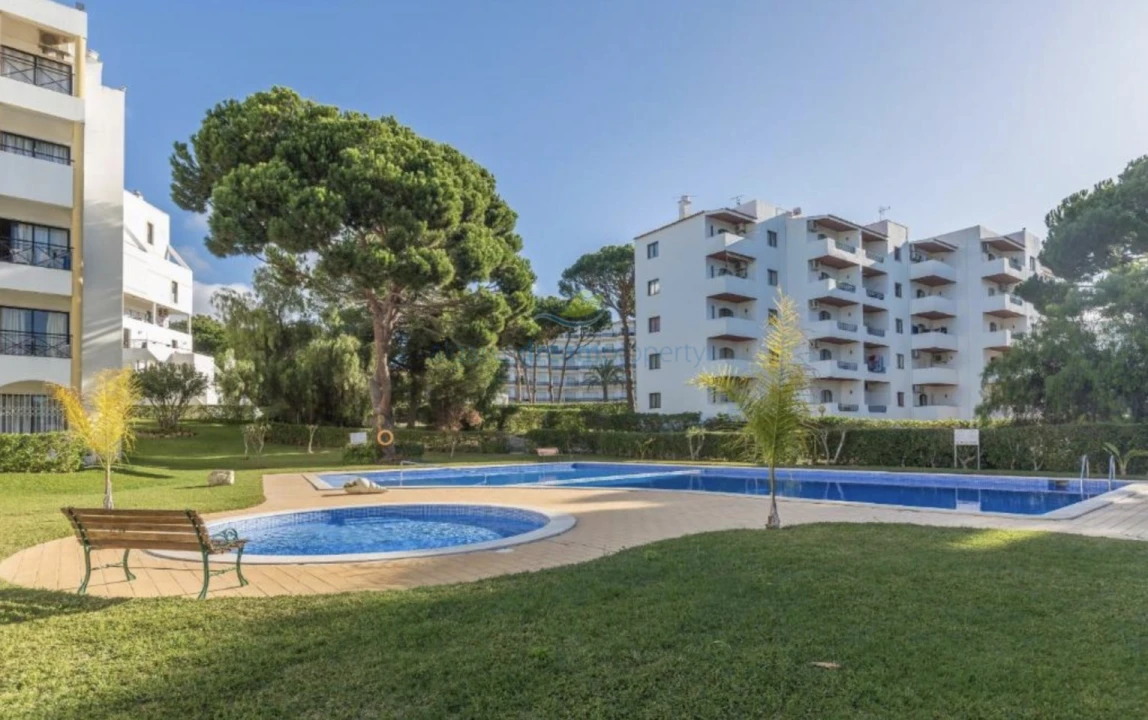Apartamento T1 para Venda em Quarteira Foto 3