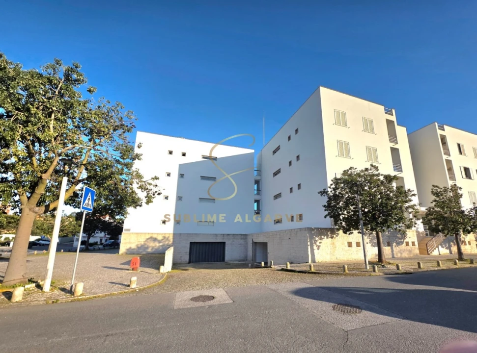 Garagem para Venda em Lagos (São Sebastião e Santa Maria) Foto 1