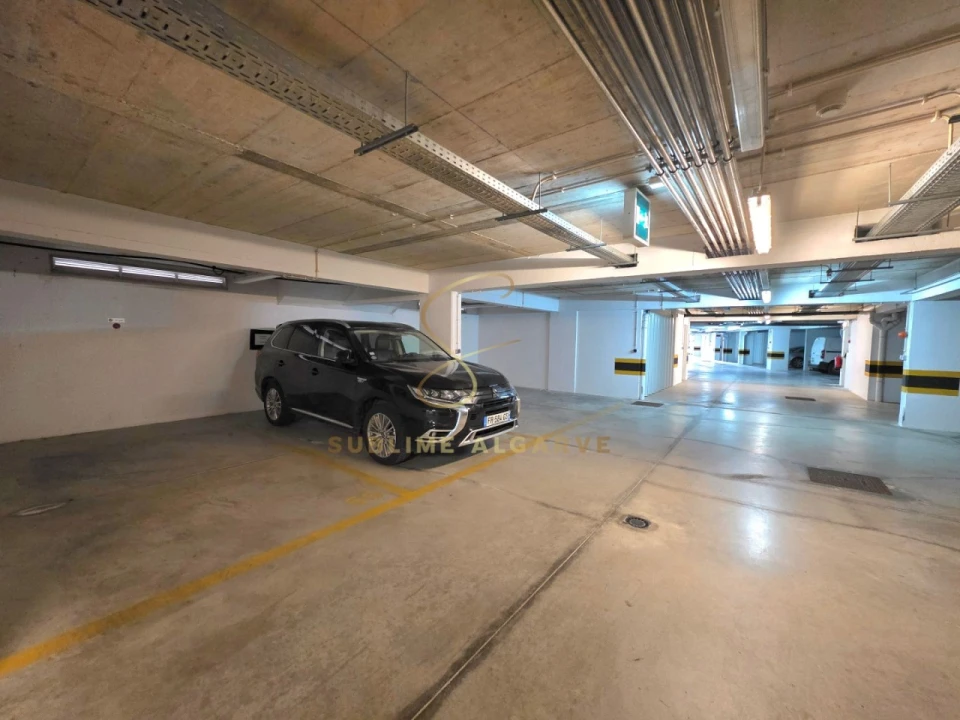 Garagem para Venda em Lagos (São Sebastião e Santa Maria) Foto 7